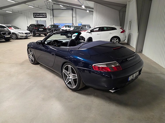 Porsche 911 Carrera 4 7 of 12