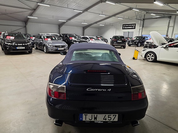 Porsche 911 Carrera 4 5 of 5