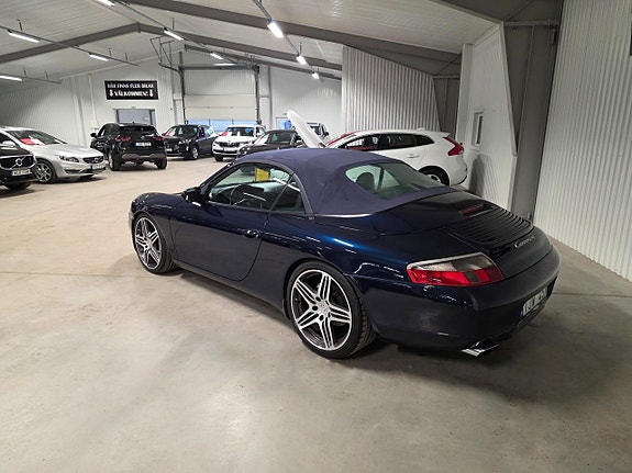 Porsche 911 Carrera 4 6 of 12
