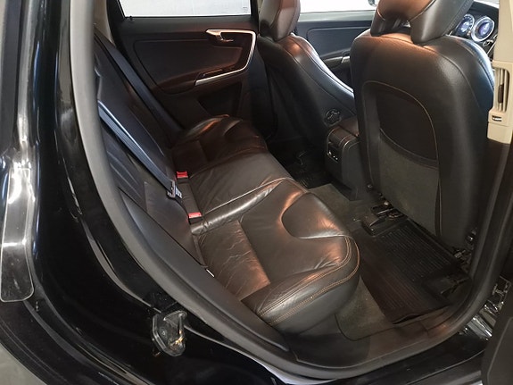 Volvo XC60 9 of 14