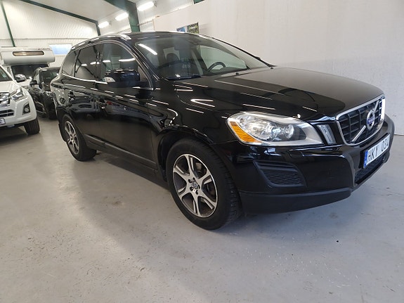 Volvo XC60 2 of 14
