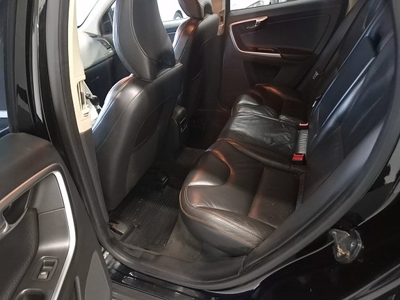 Volvo XC60 10 of 14