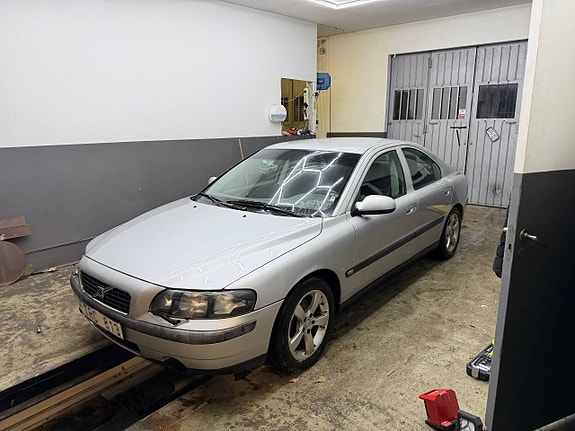 VOLVO S60 A-TRAKTOR AUTOMAT