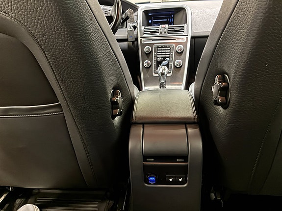 Volvo XC60 13 of 20