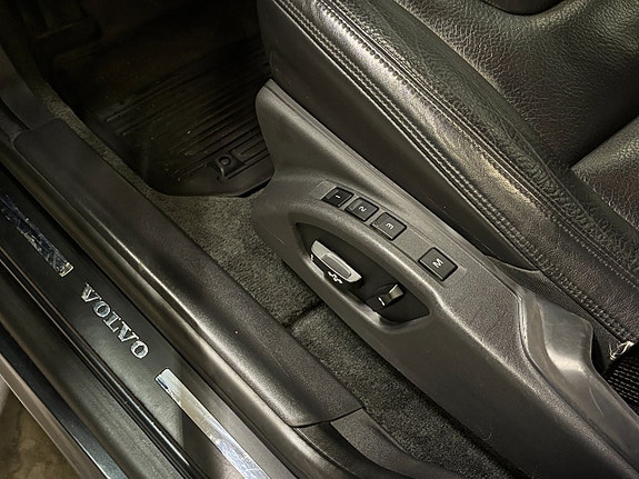 Volvo XC60 11 of 20