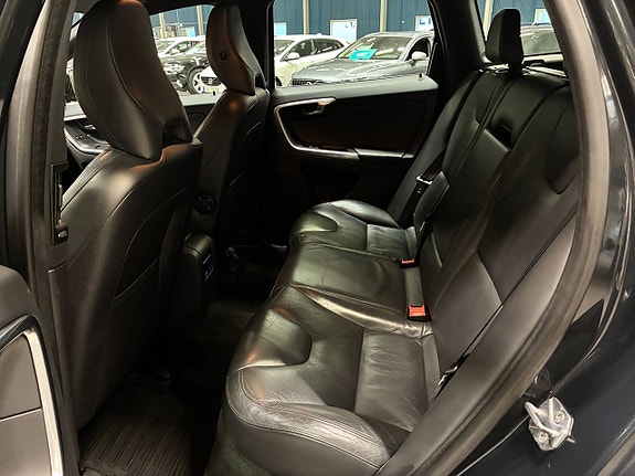Volvo XC60 12 of 20