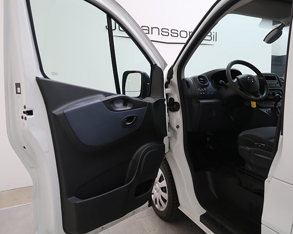 Opel Vivaro 4 of 5