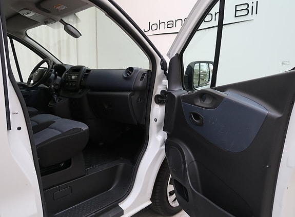 Opel Vivaro 12 of 17