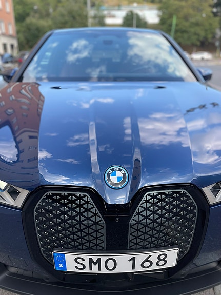 BMW iX 7 of 9