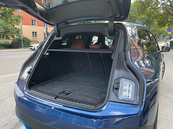 BMW iX 8 of 9