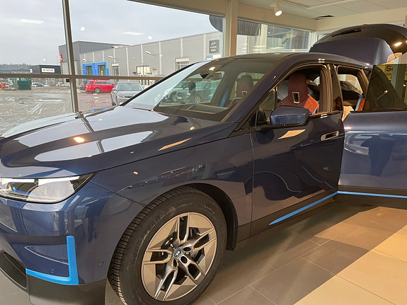 BMW iX 9 of 9