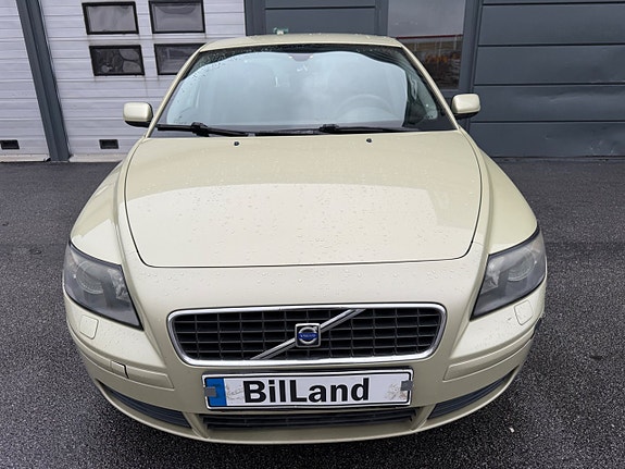 Volvo S40 2 of 10