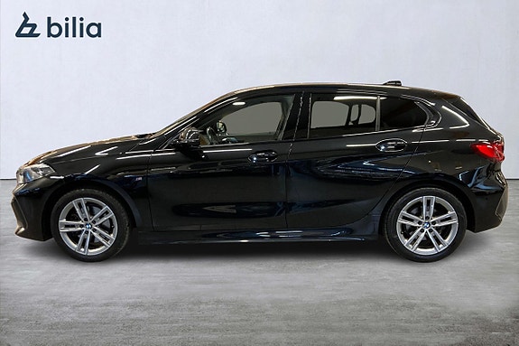 BMW 118i 3 of 5