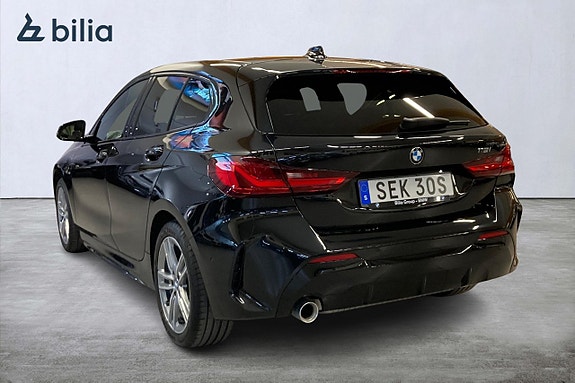BMW 118i 2 of 5