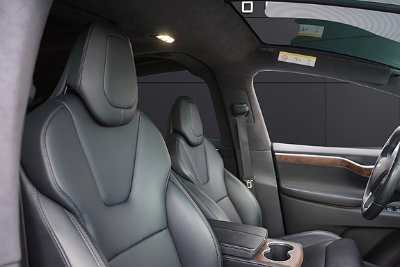 Tesla Model X 11 of 11