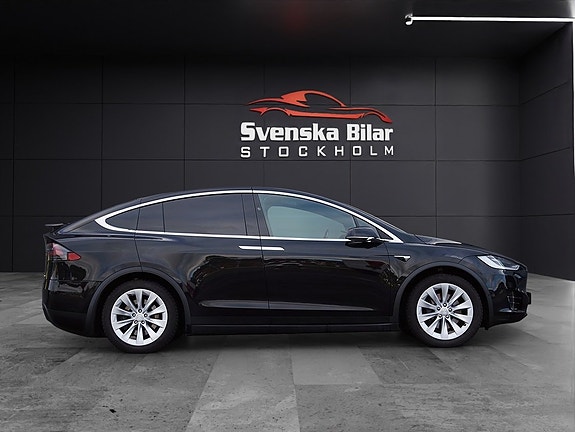 Tesla Model X 3 of 5
