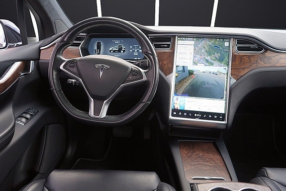 Tesla Model X 10 of 11