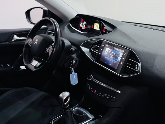 Peugeot 308 SW 4 of 5