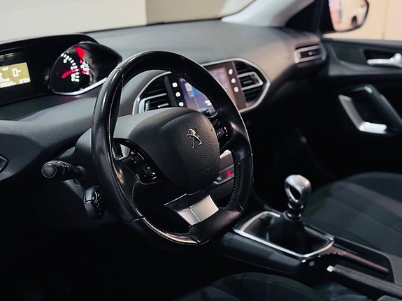 Peugeot 308 SW 10 of 19