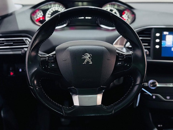 Peugeot 308 SW 17 of 19