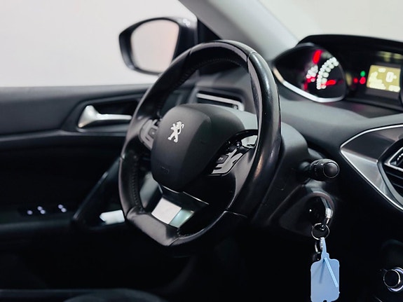 Peugeot 308 SW 3 of 5