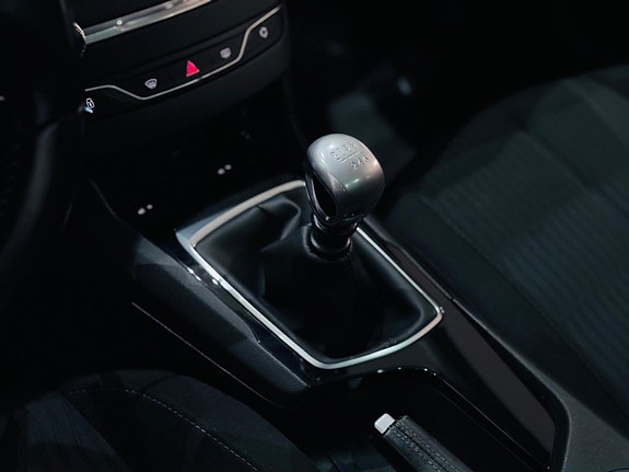 Peugeot 308 SW 11 of 19