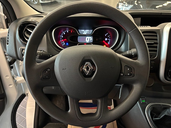 Renault Trafic 9 of 22