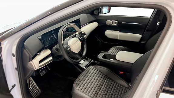 Kia EV4 8 of 18