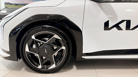 Kia EV4 15 of 18