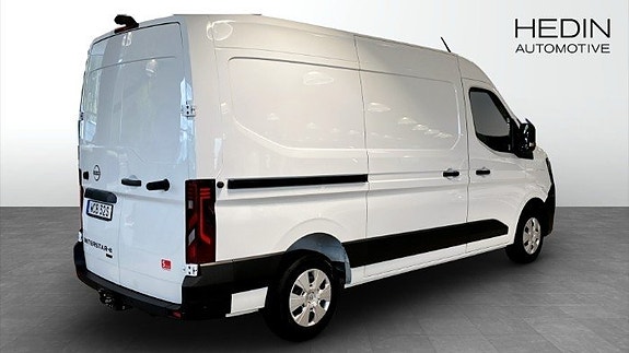 Nissan Interstar 2 of 5