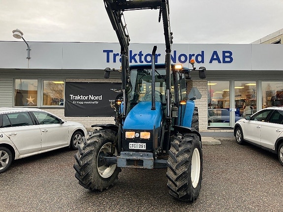 New Holland 5635 4WD Ålö 640 1.470tim!