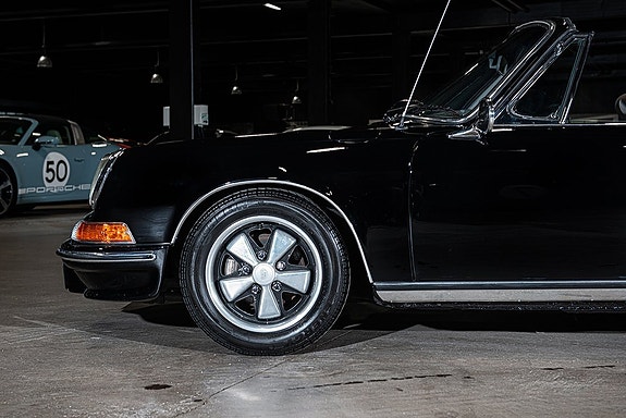 Porsche 911 Targa 27 of 30