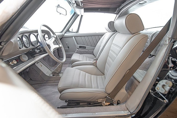 Porsche 911 Targa 13 of 30
