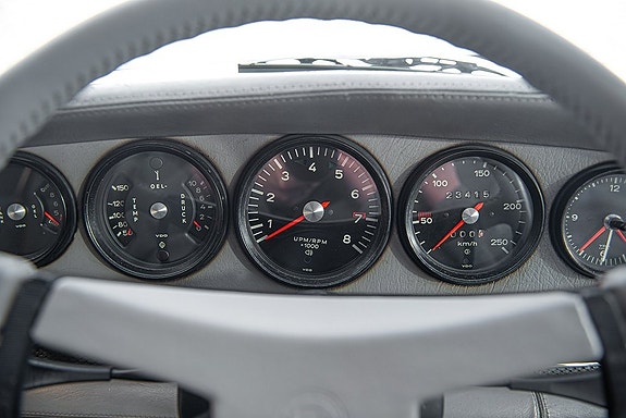 Porsche 911 Targa 18 of 30