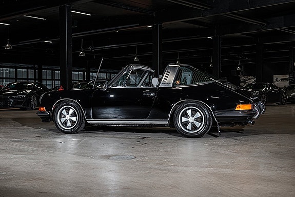 Porsche 911 Targa 3 of 5