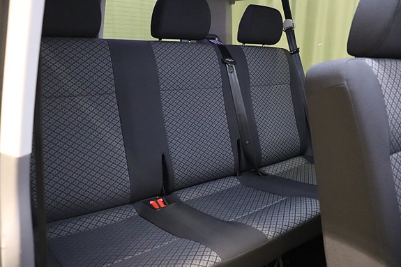 Volkswagen Caravelle 9 of 11