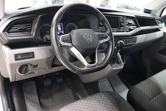 Volkswagen Caravelle 8 of 11