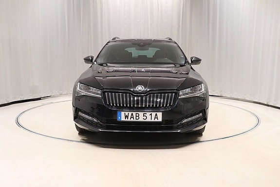 Skoda Superb 2 of 5