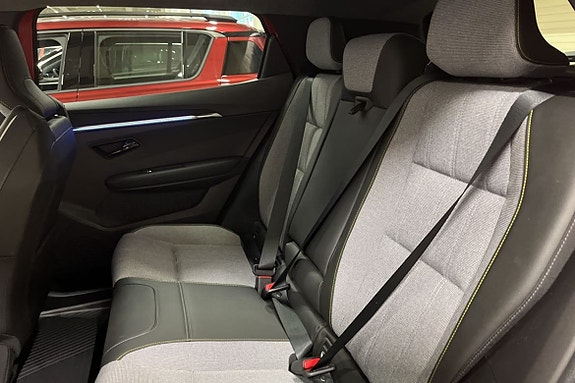 Renault Scenic E-Tech 7 of 16