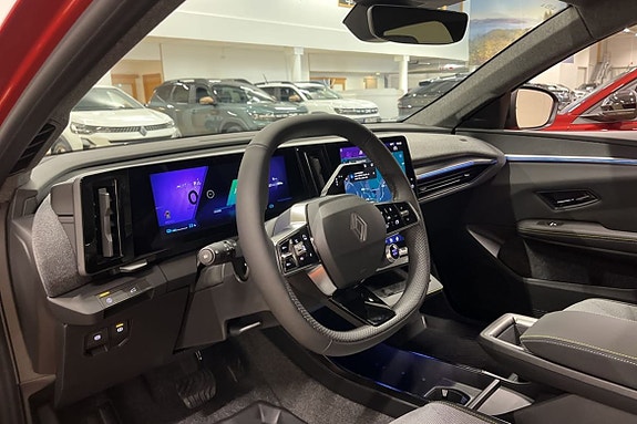 Renault Scenic E-Tech 10 of 16