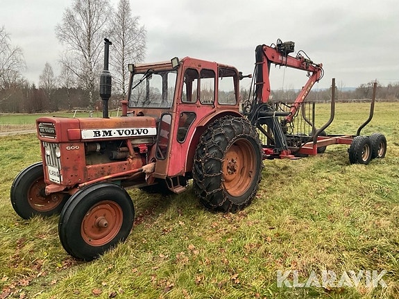 Traktor Volvo BM 600 med huggarvagn