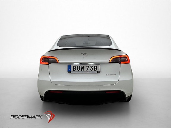 Tesla Model Y 7 of 30