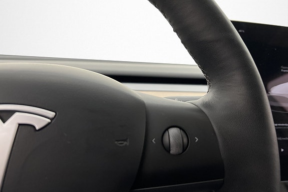 Tesla Model Y 15 of 30