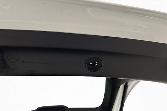 Tesla Model Y 25 of 26
