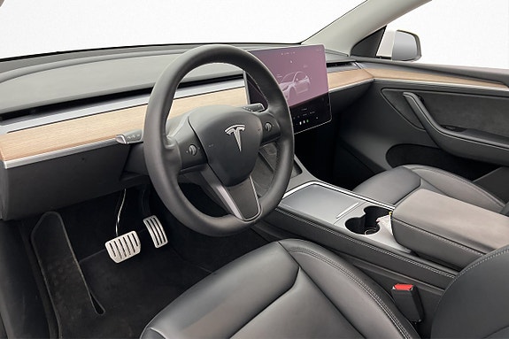 Tesla Model Y 11 of 30