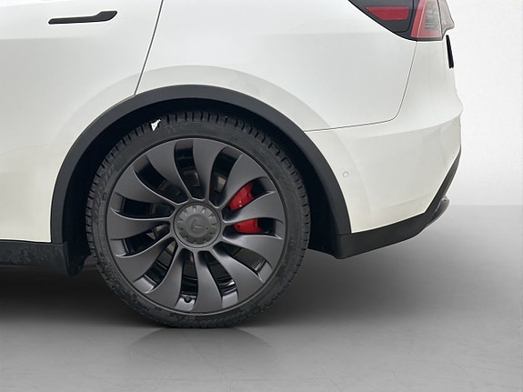 Tesla Model Y 22 of 30