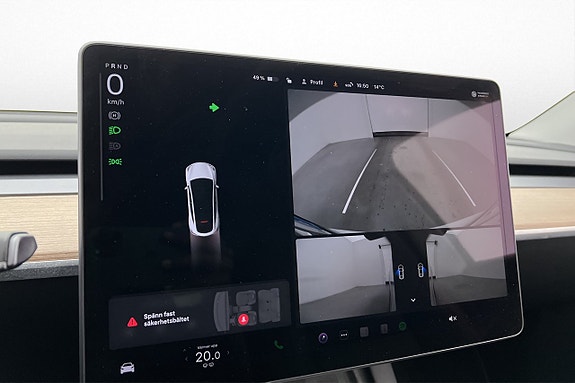 Tesla Model Y 16 of 30