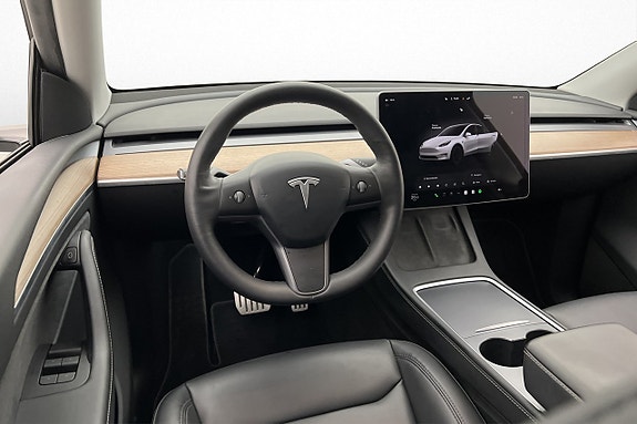 Tesla Model Y 13 of 30