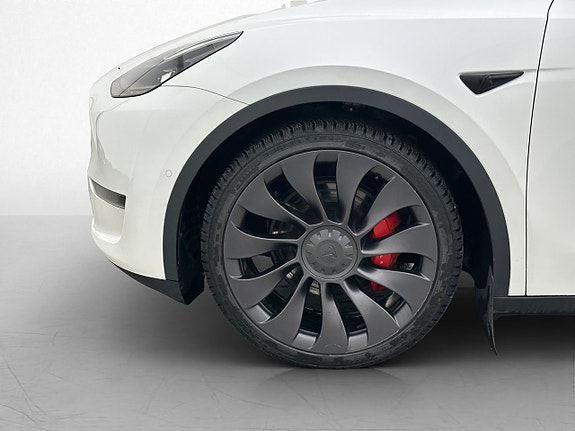 Tesla Model Y 20 of 30