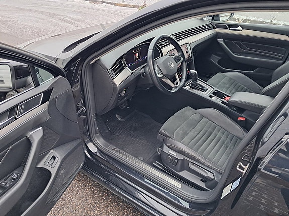 Volkswagen Passat 2 of 5